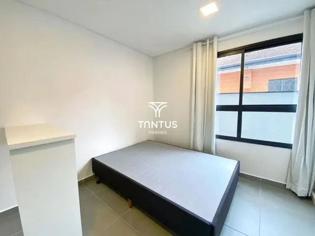 Outro 1 quarto e 1 banheiro, para alugar, no bairro Centro Cívico em Curitiba