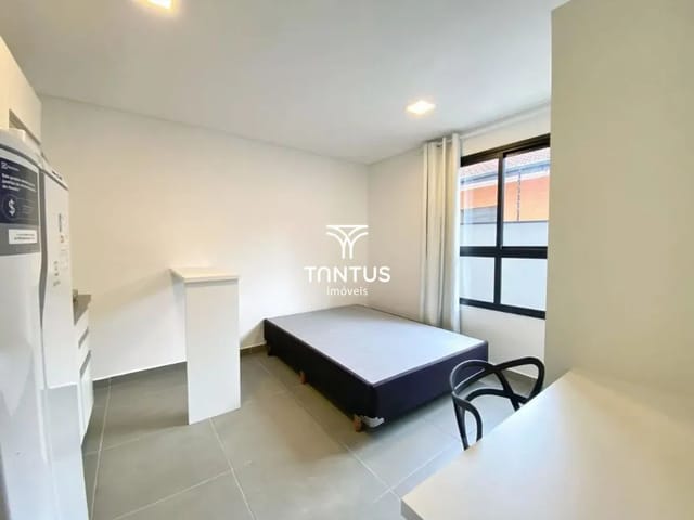 Outro 1 quarto e 1 banheiro, para alugar, no bairro Centro Cívico em Curitiba