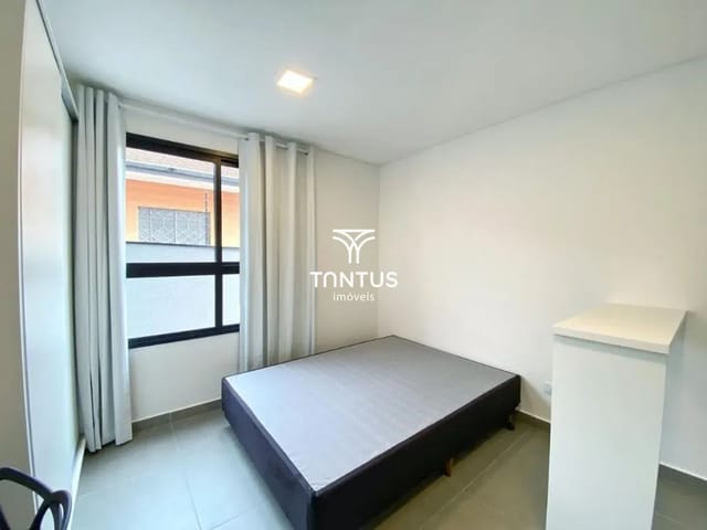 Outro 1 quarto e 1 banheiro, para alugar, no bairro Centro Cívico em Curitiba
