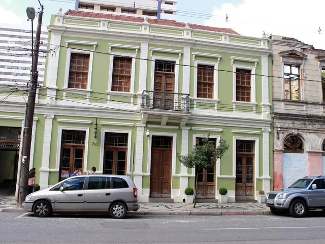 Outro 1 quarto e 1 banheiro, para alugar, no bairro Centro em Curitiba