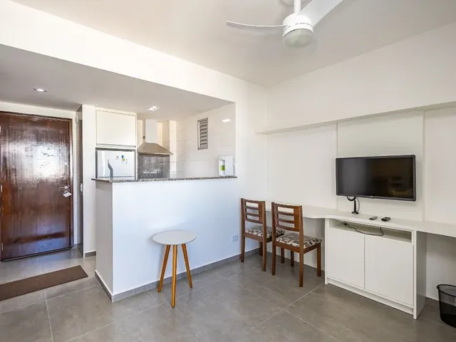 Outro 1 quarto e 1 banheiro, para alugar, no bairro Centro em Curitiba