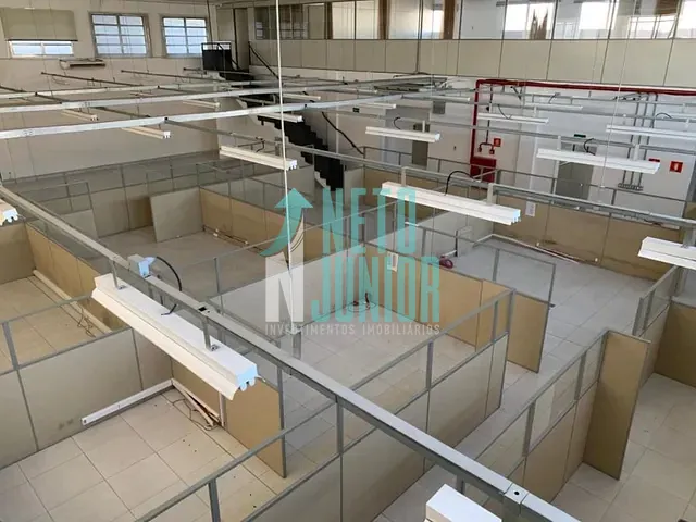 Prédio com 2500m², para alugar, no bairro Várzea da Barra Funda em São Paulo