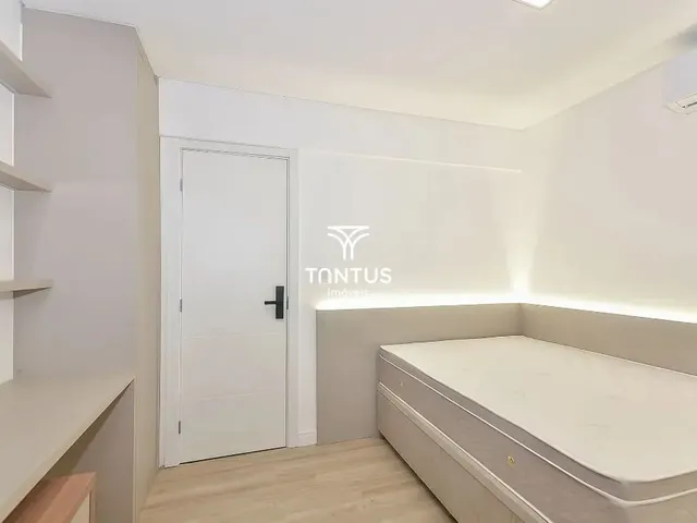 Outro 1 quarto e 1 banheiro, para alugar, no bairro Água Verde em Curitiba