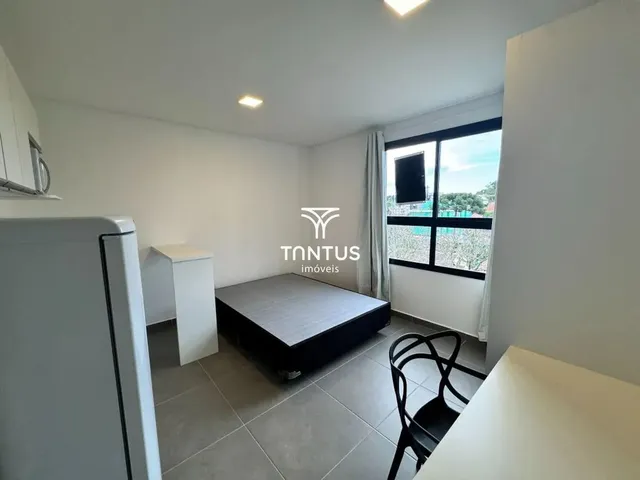 Outro 1 quarto e 1 banheiro, para alugar, no bairro Centro Cívico em Curitiba