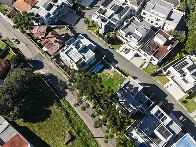 Outro com 540m², à venda, no bairro Santa Felicidade em Curitiba