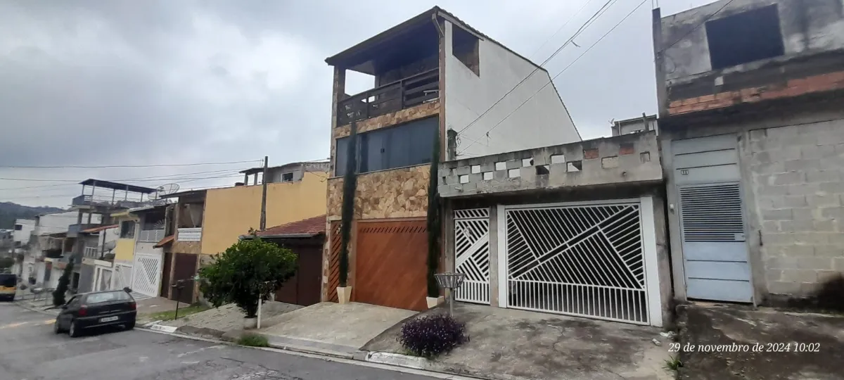 Casa de vila para venda em Caieiras - Laranjeiras com 5 quartos, sendo 3 suítes, 450m²