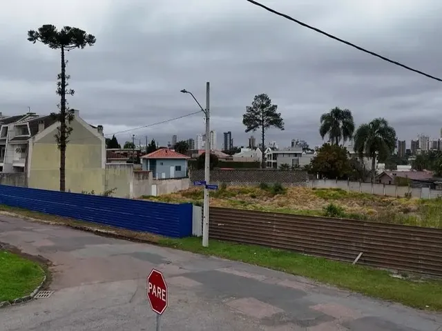 Terreno à venda, no bairro Santo Inácio em Curitiba