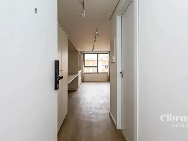 Outro 1 quarto e 1 banheiro, para alugar, no bairro Centro Cívico em Curitiba