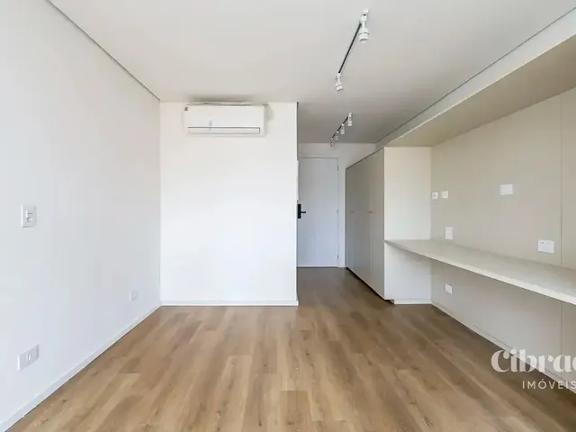 Outro 1 quarto e 1 banheiro, para alugar, no bairro Centro Cívico em Curitiba