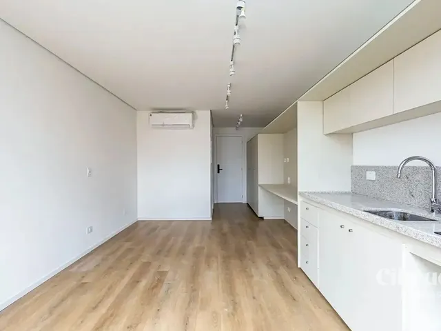 Outro 1 quarto e 1 banheiro, para alugar, no bairro Centro Cívico em Curitiba