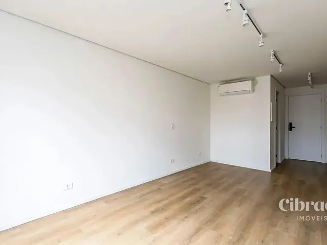 Outro 1 quarto e 1 banheiro, para alugar, no bairro Centro Cívico em Curitiba