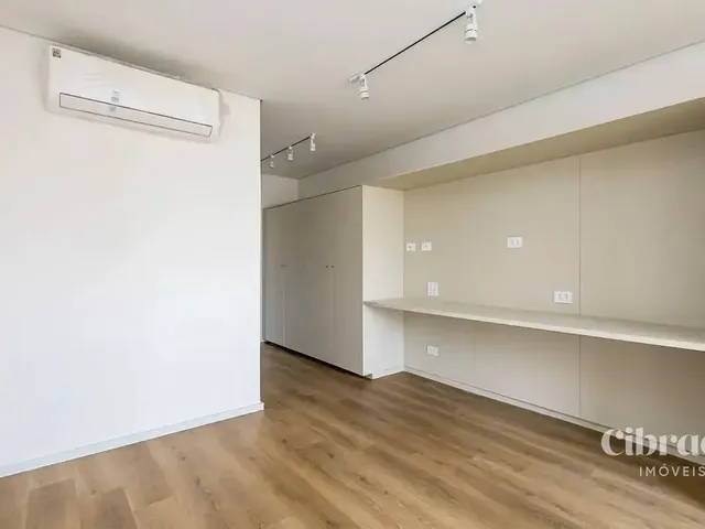 Outro 1 quarto e 1 banheiro, para alugar, no bairro Centro Cívico em Curitiba