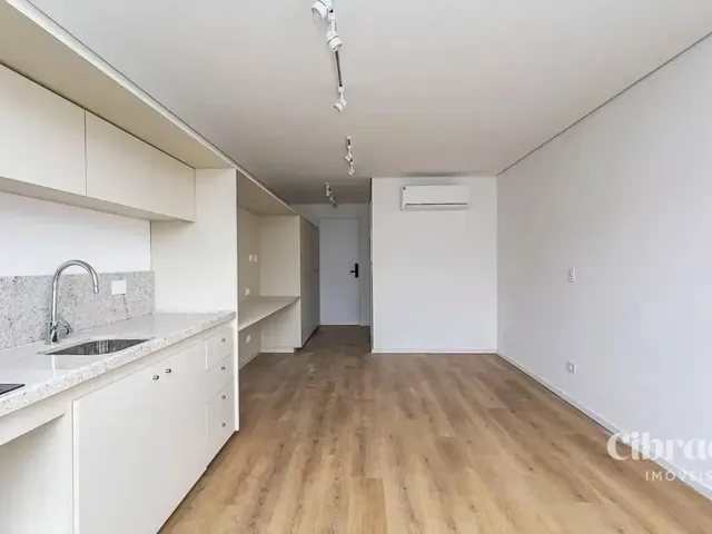 Outro 1 quarto e 1 banheiro, para alugar, no bairro Centro Cívico em Curitiba