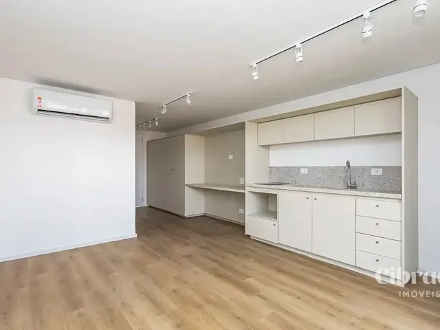 Outro 1 quarto e 1 banheiro, para alugar, no bairro Centro Cívico em Curitiba