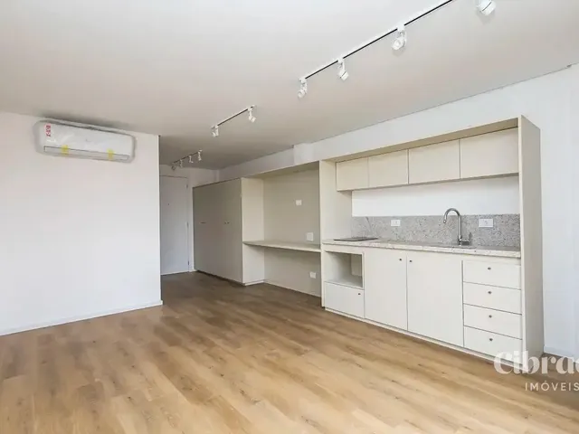 Outro 1 quarto e 1 banheiro, para alugar, no bairro Centro Cívico em Curitiba