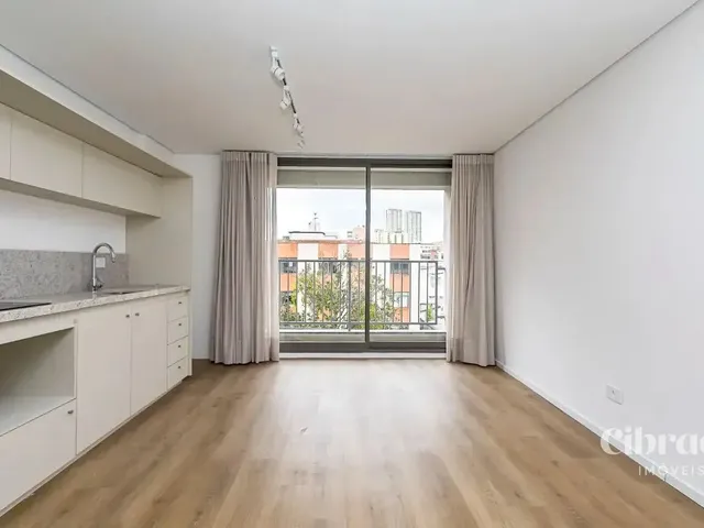 Outro 1 quarto e 1 banheiro, para alugar, no bairro Centro Cívico em Curitiba