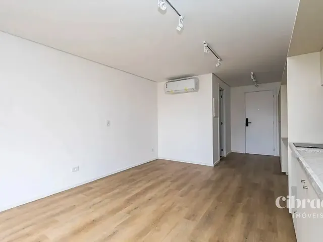 Outro 1 quarto e 1 banheiro, para alugar, no bairro Centro Cívico em Curitiba