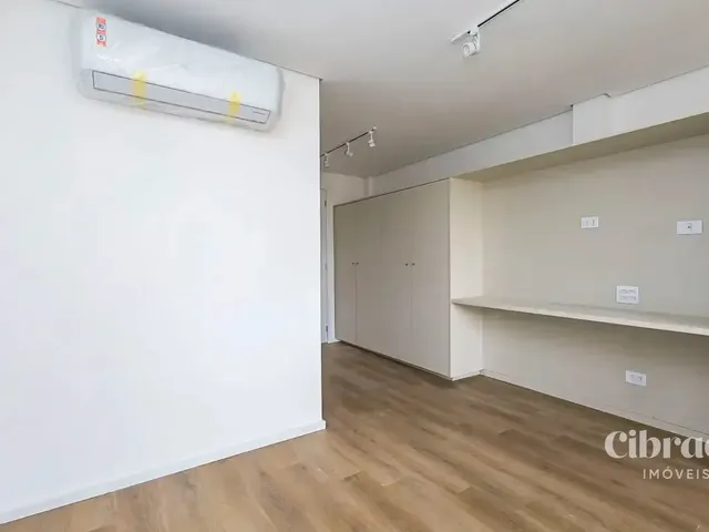 Outro 1 quarto e 1 banheiro, para alugar, no bairro Centro Cívico em Curitiba