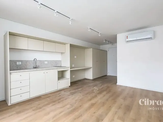 Outro 1 quarto e 1 banheiro, para alugar, no bairro Centro Cívico em Curitiba