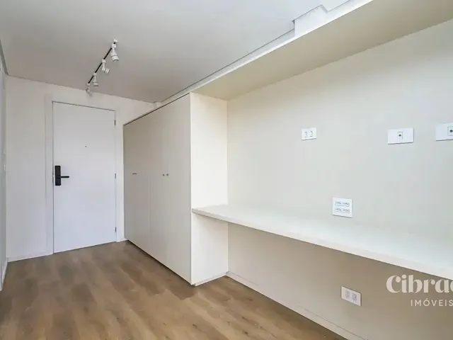 Outro 1 quarto e 1 banheiro, para alugar, no bairro Centro Cívico em Curitiba