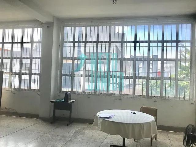 Loja com 900m², para alugar, no bairro Pari em São Paulo