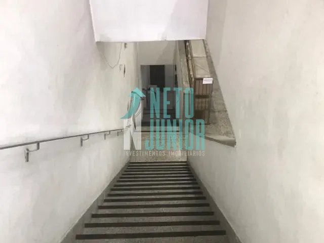 Loja com 900m², para alugar, no bairro Pari em São Paulo