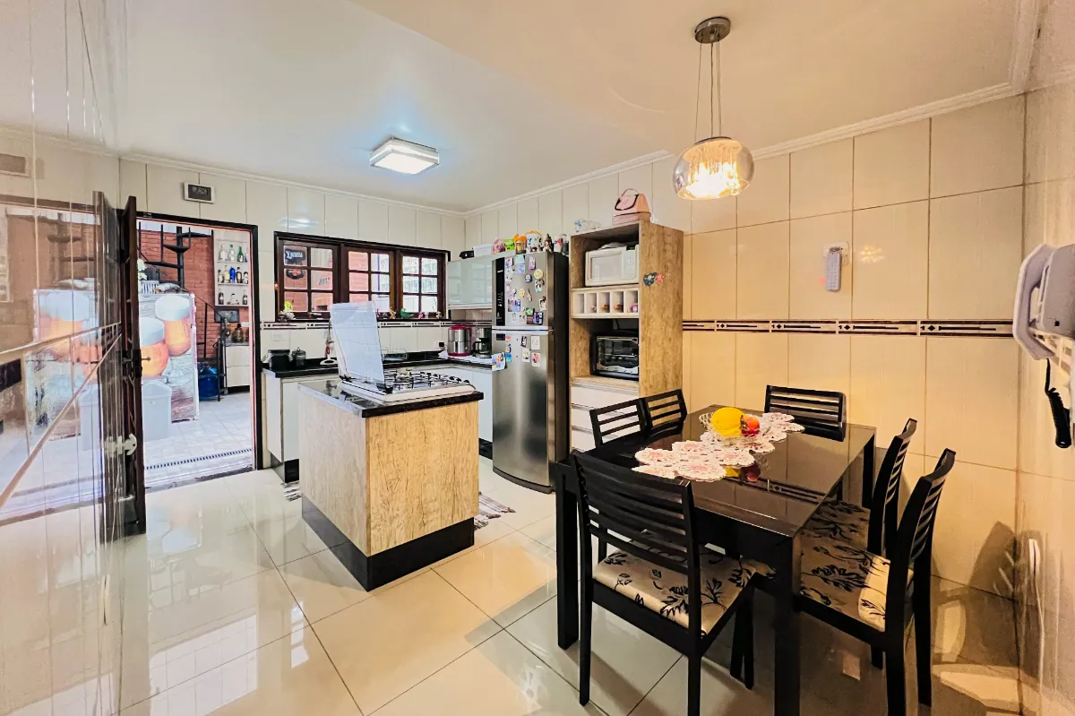 Casa de vila para venda em Jardim Guapituba com 2 quartos , 119m²