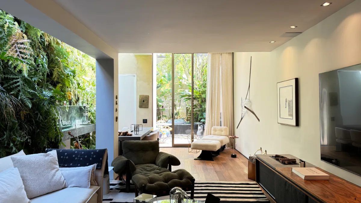 Casa de vila para venda em Itaim Bibi com 2 quartos, sendo 2 suítes, 250m²