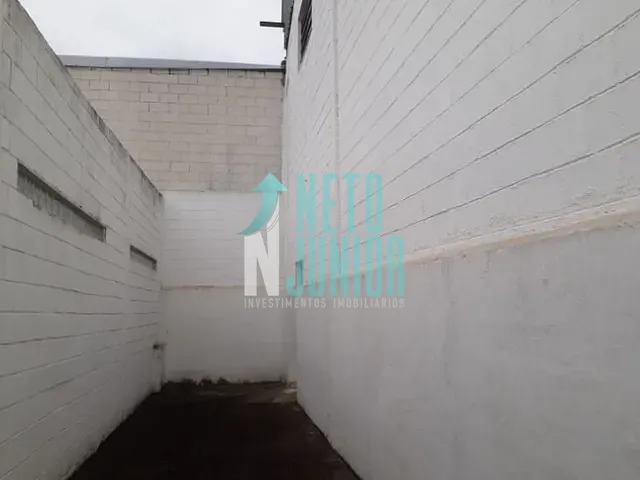 Galpão com 350m², para alugar, no bairro Vila Ana Sofia em Diadema