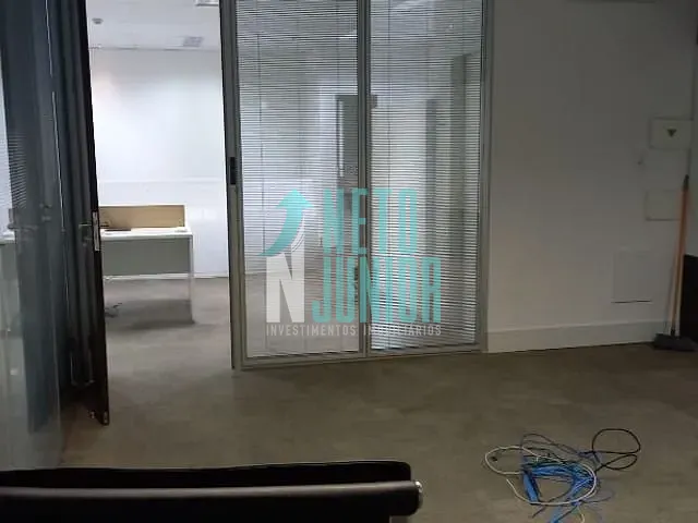 Conjunto com 217m², para alugar, no bairro Vila Cordeiro em São Paulo