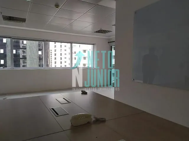 Conjunto com 50m², à venda, no bairro Indianópolis em São Paulo