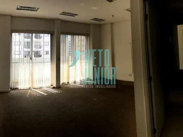 Conjunto com 32m², à venda ou para alugar, no bairro Vila Olímpia em São Paulo