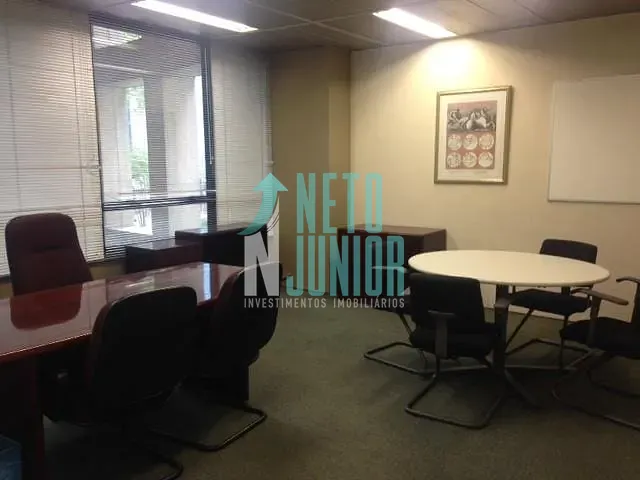 Sala com 260m², para alugar, no bairro Vila Olímpia em São Paulo