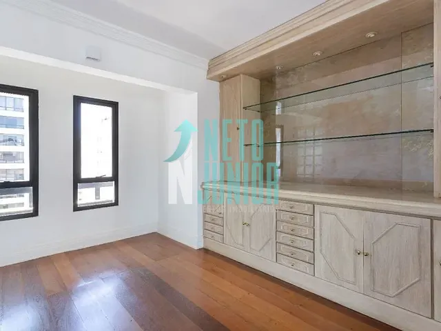 Cobertura com 306m² 4 quartos e 3 banheiros, à venda ou para alugar, no bairro Moema em São Paulo