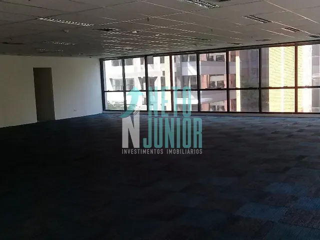 Conjunto com 250m², para alugar, no bairro Vila Olímpia em São Paulo