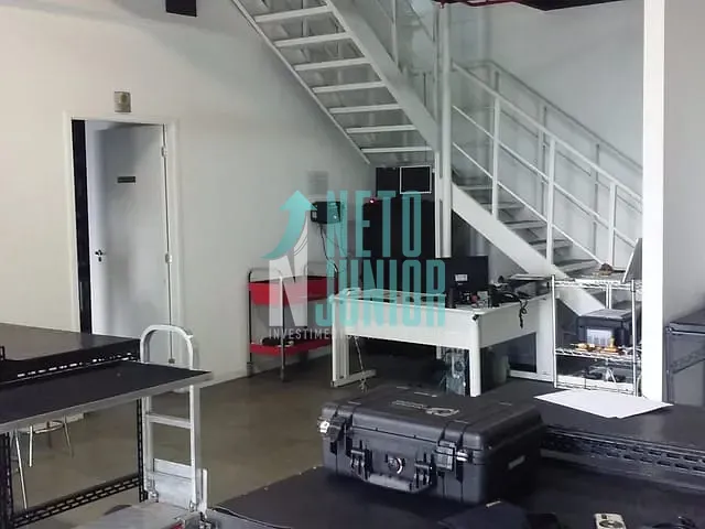 Conjunto com 232m², à venda ou para alugar, no bairro Vila Cordeiro em São Paulo