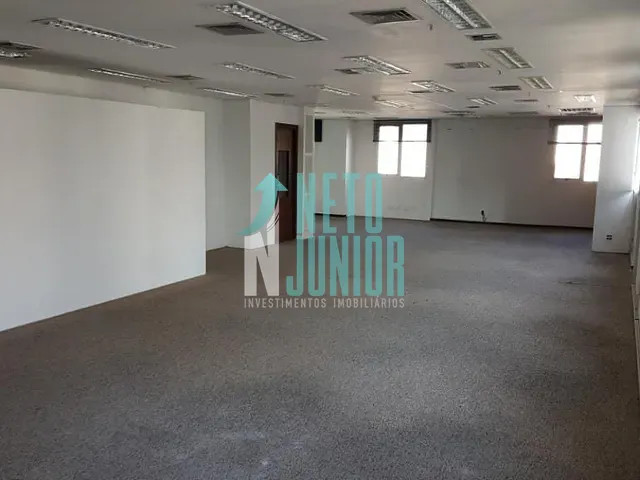 Conjunto com 140m², para alugar, no bairro Moema em São Paulo