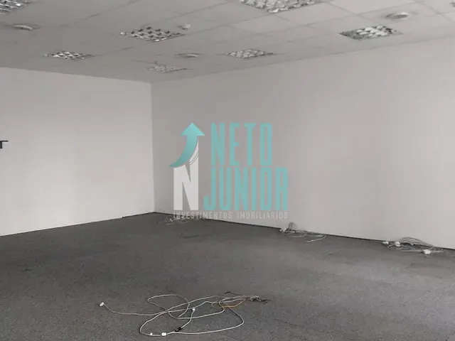 Conjunto com 207m², para alugar, no bairro Vila Cordeiro em São Paulo