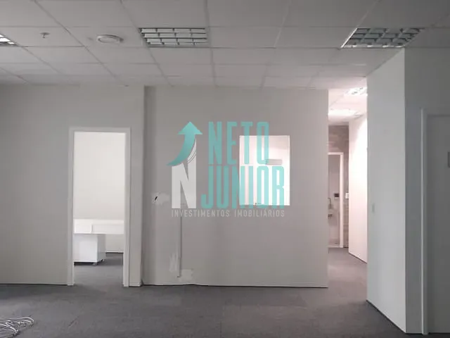 Conjunto com 207m², para alugar, no bairro Vila Cordeiro em São Paulo