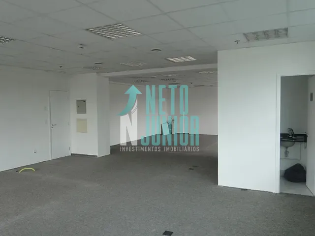 Conjunto com 120m², para alugar, no bairro Chácara Santo Antônio em São Paulo
