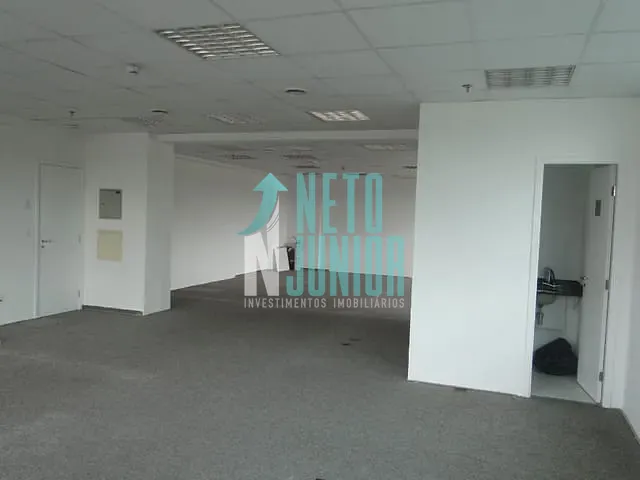 Conjunto com 120m², para alugar, no bairro Chácara Santo Antônio em São Paulo
