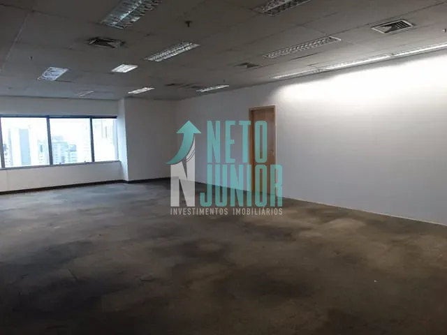 Conjunto com 242m², para alugar, no bairro Vila Nova Conceição em São Paulo
