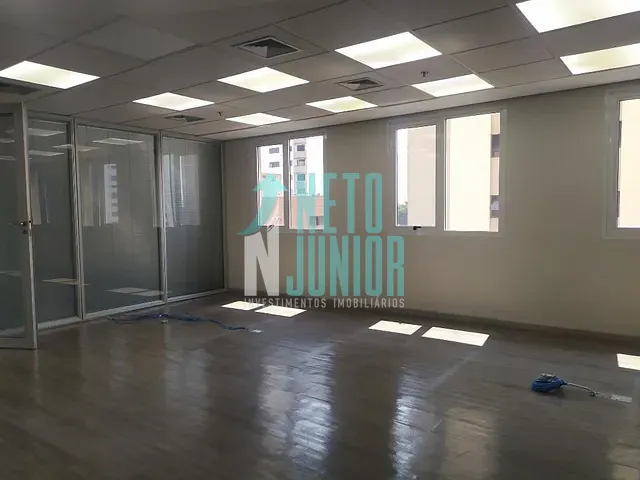 Conjunto com 140m², para alugar, no bairro Indianópolis em São Paulo