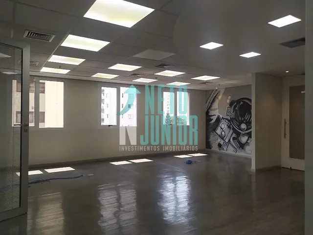 Conjunto com 140m², para alugar, no bairro Indianópolis em São Paulo