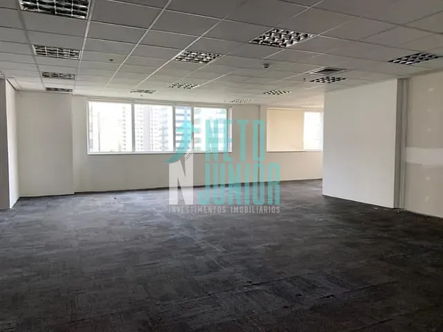 Conjunto com 459m², para alugar, no bairro Moema em São Paulo