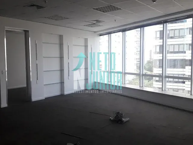 Sala com 133m², para alugar, no bairro Cidade Monções em São Paulo