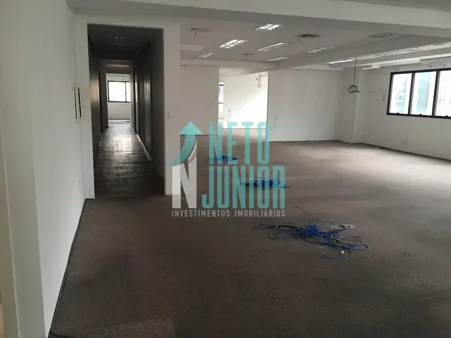 Conjunto com 150m², para alugar, no bairro Vila Nova Conceição em São Paulo