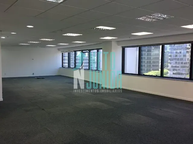 Conjunto com 300m², à venda ou para alugar, no bairro Vila Nova Conceição em São Paulo