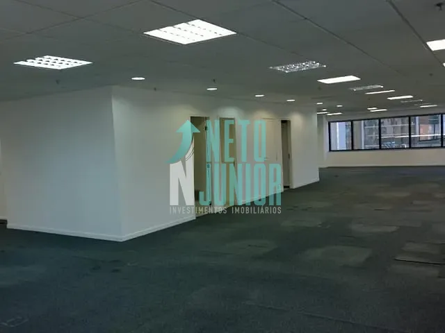 Conjunto com 300m², à venda ou para alugar, no bairro Vila Nova Conceição em São Paulo