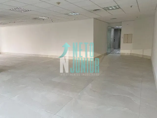 Sala com 130m², para alugar, no bairro Cidade Monções em São Paulo
